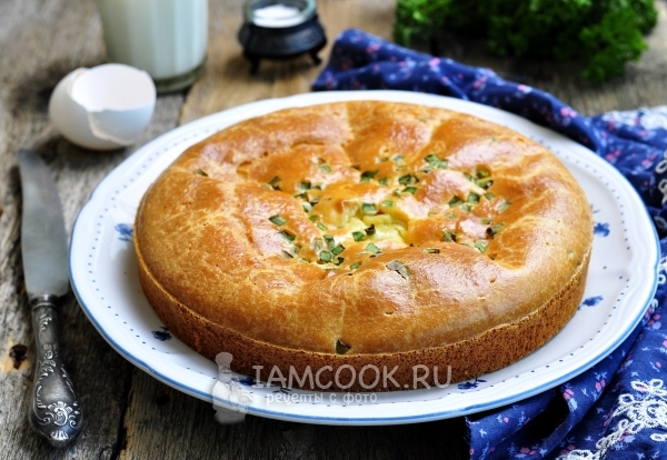 Готовый заливной пирог с курицей и картошкой