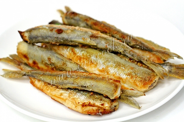 Корюшка обжаренная на сковороде