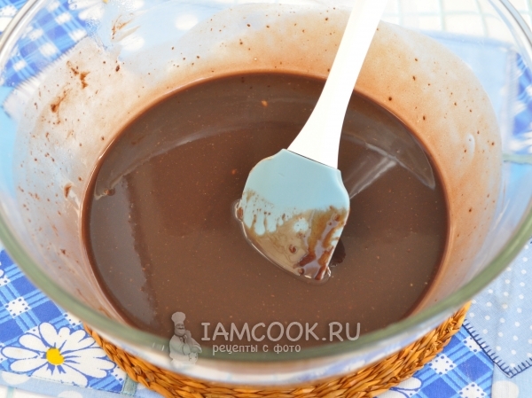 Растопить шоколад с маслом и сливками