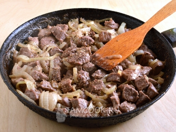 Всыпать соль и специи