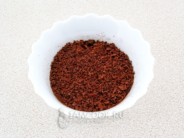 Натереть на терке шоколад