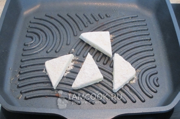 Пожарить сулугуни в панировке