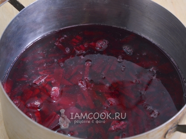 Положить бурак в воду