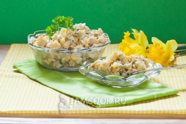 Фото классического салата из печени трески