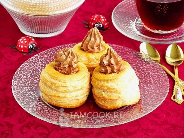 Фото слоёных пирожных «Башенки» с шоколадным кремом