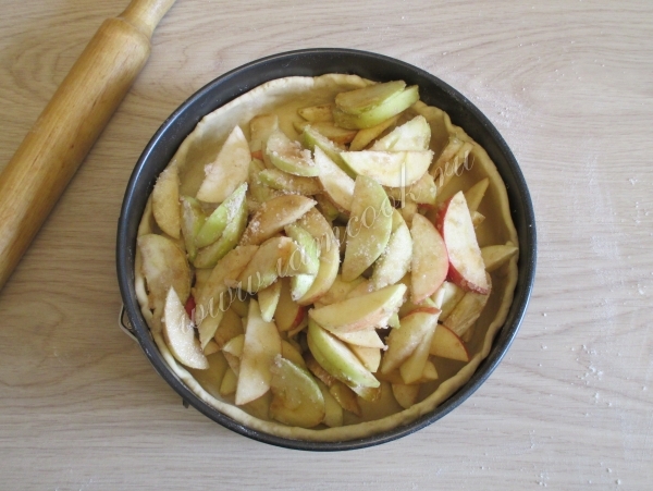 Яблоки в пироге