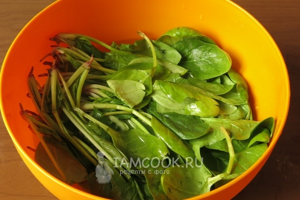Помыть шпинат