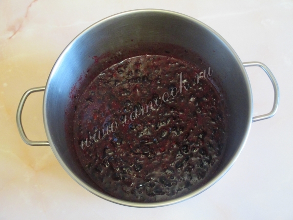 Давим смородину