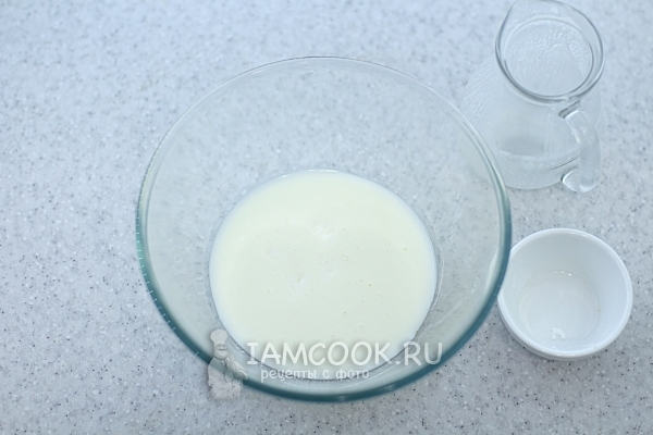 Смешать кефир с содой