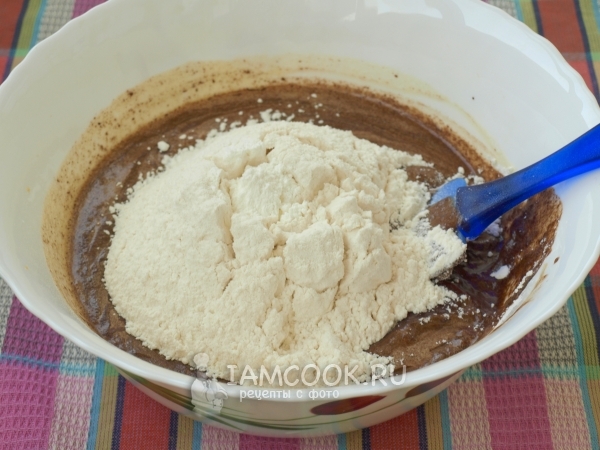 Всыпать муку