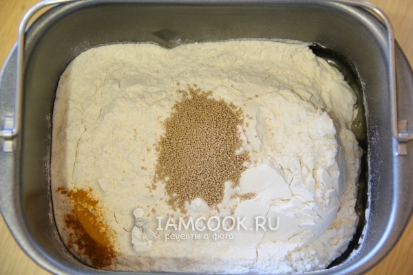 Всыпать дрожжи, муку и куркуму