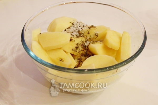 Картофель с чесноком и приправами