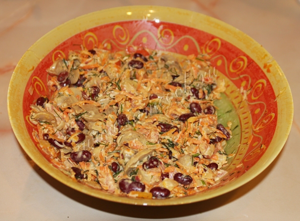 Салат с фасолью и грибами