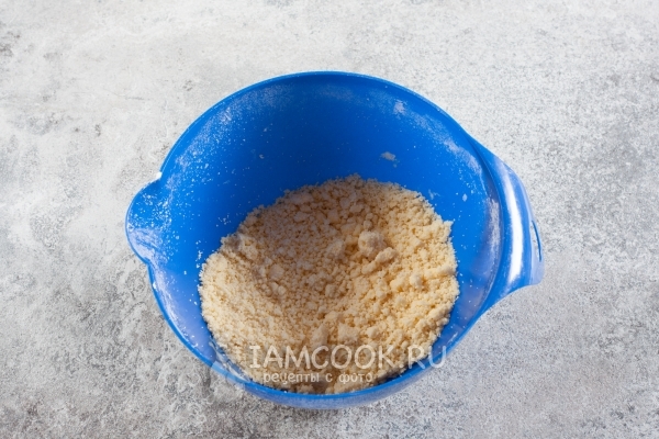 Смешать масло с сухой смесью