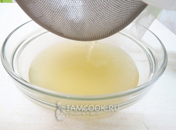 Процедить бульон