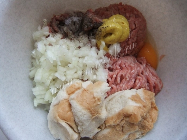 Ингредиенты для котлет в миске