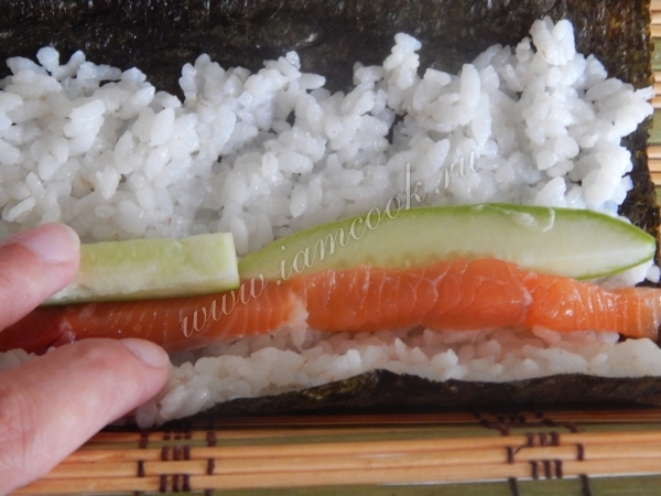 Сворачиваем ролл