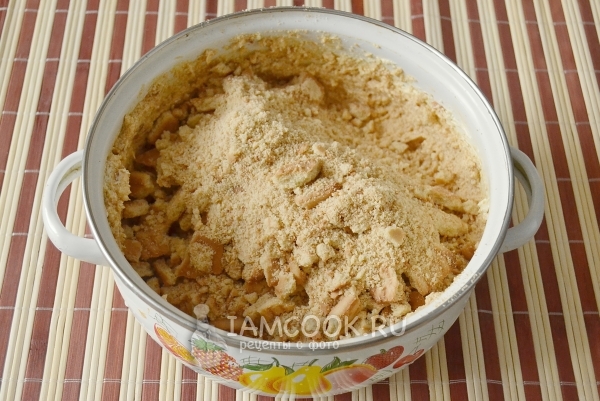 Всыпать печенье к сгущенке с маслом