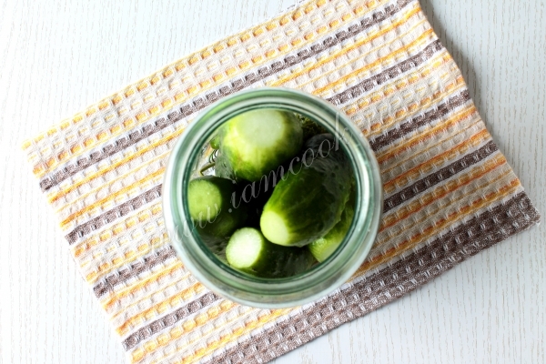 Огурцы в банке