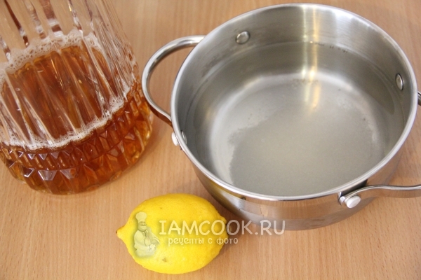 Всыпать в воду сахар