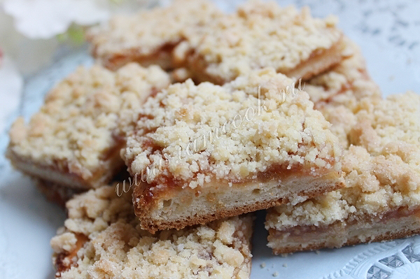 Готовим немецкий пирог со сладкой крошкой