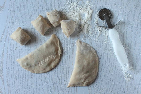 Лепим чебуреки