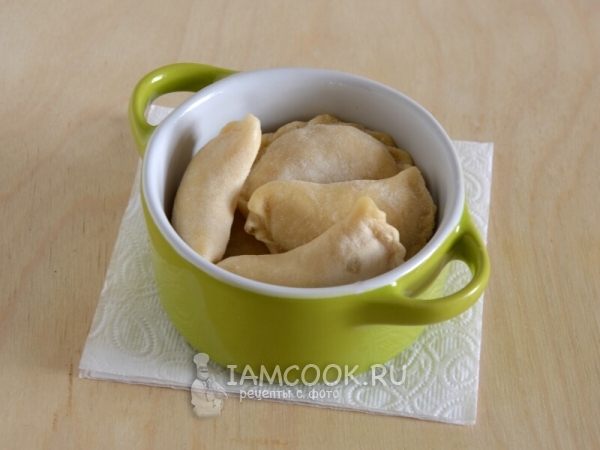 Положить вареники