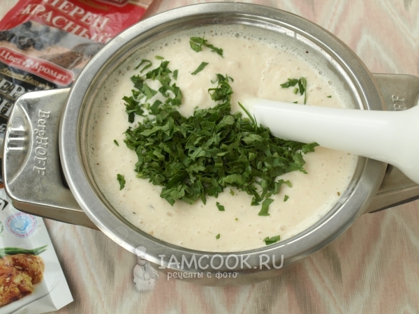 Посыпать петрушкой