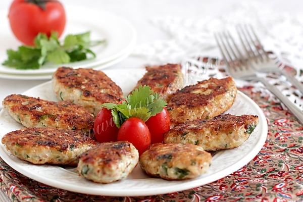 Рецепт пикантных куриных котлет