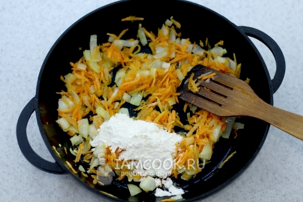 Всыпать муку