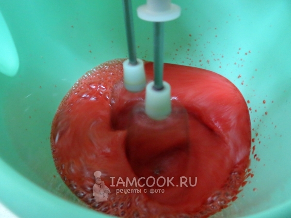 Взбить фруктовую смесь