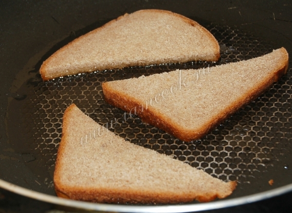 Чёрный хлеб на сковороде