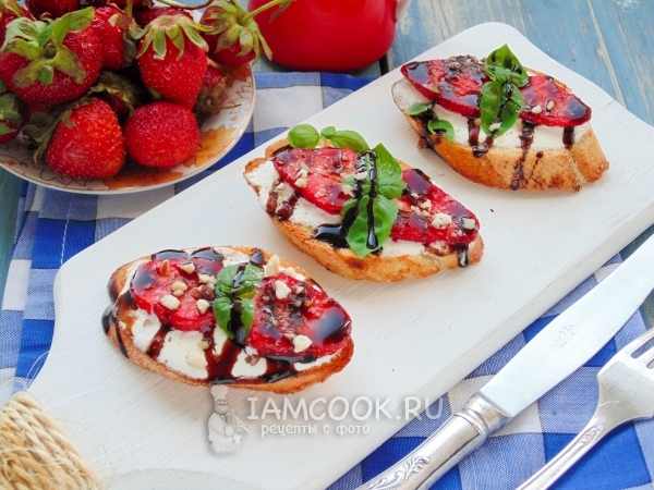 Рецепт брускетты с клубникой и базиликом
