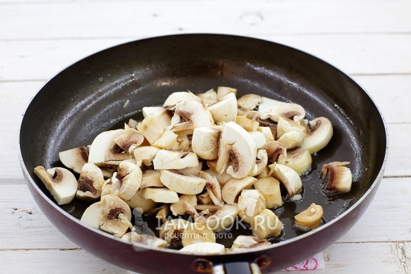 Обжарить грибы