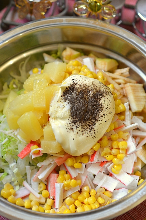 Заправить майонезом