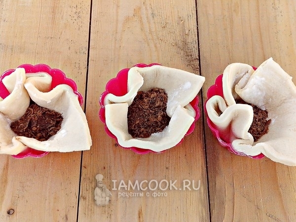 Всыпать тертый шоколад