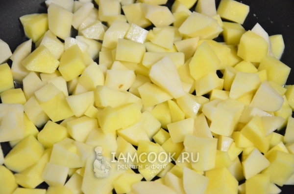 Нарезать картофель