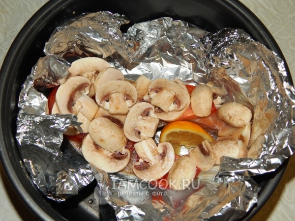 Уложить все ингредиенты на фольгу