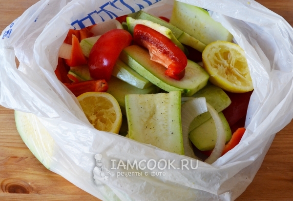 Овощи, перемешанные со специями