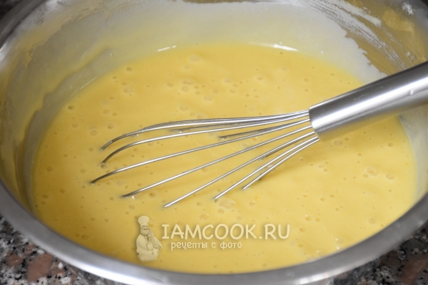 Влить масло и молоко