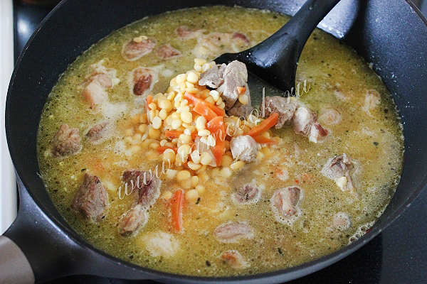 Горох с мясом и обжаркой