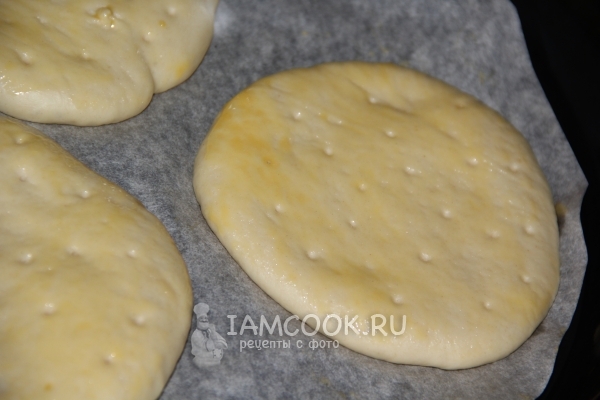 Смазать яйцом