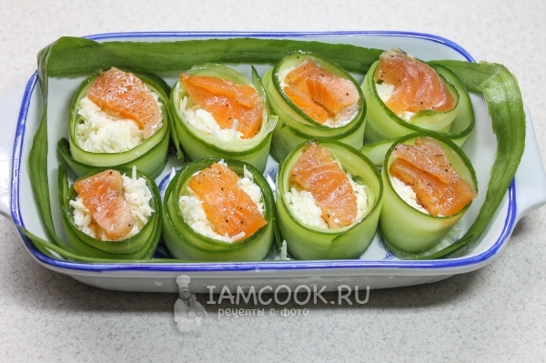 Выложили сверху рыбу