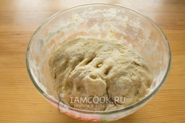 Тесто в миске