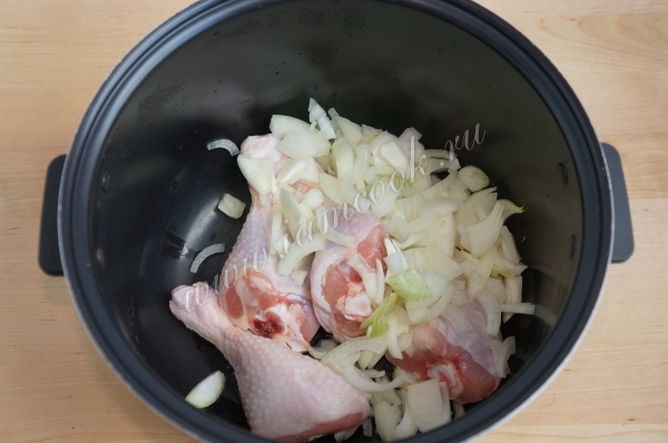 Куриные голени с луком