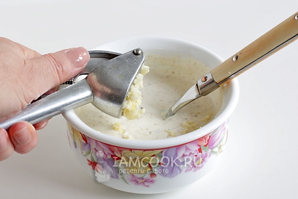 Добавить чеснок