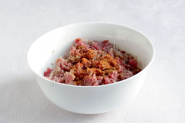Мясной фарш с приправами