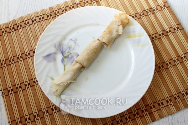 Свернуть блинчики в рулет