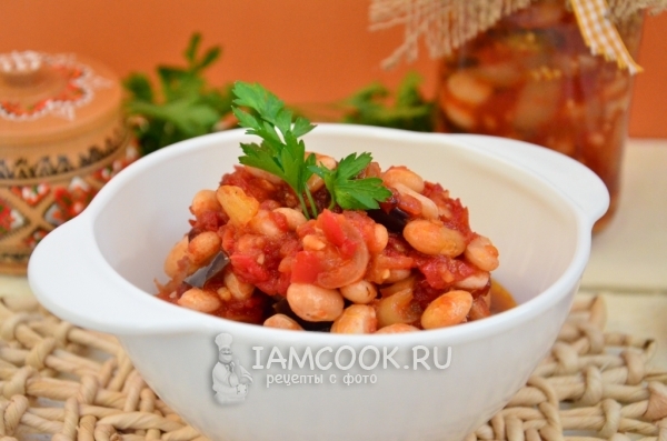 Готовый салат с фасолью на зиму