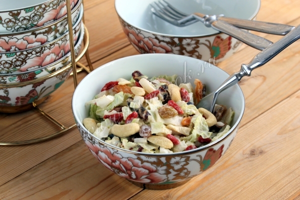 Добавить подсушенные орехи